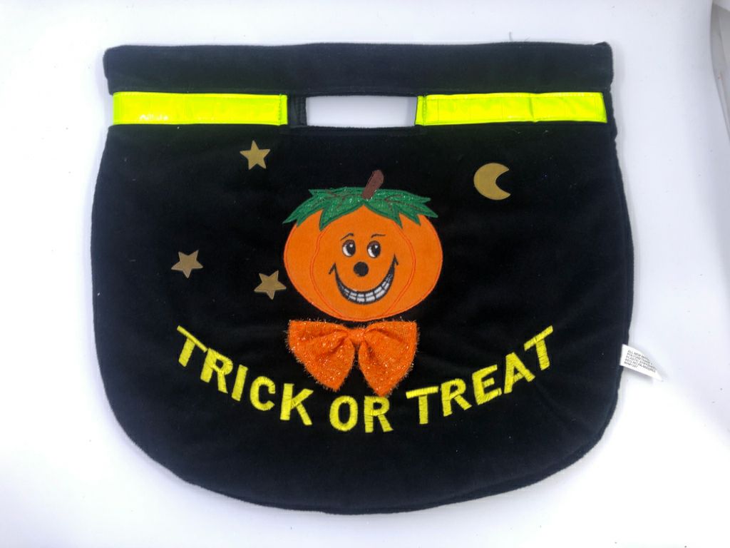 BLACK TRICK OR TREAT HALLOWEEN BAG.