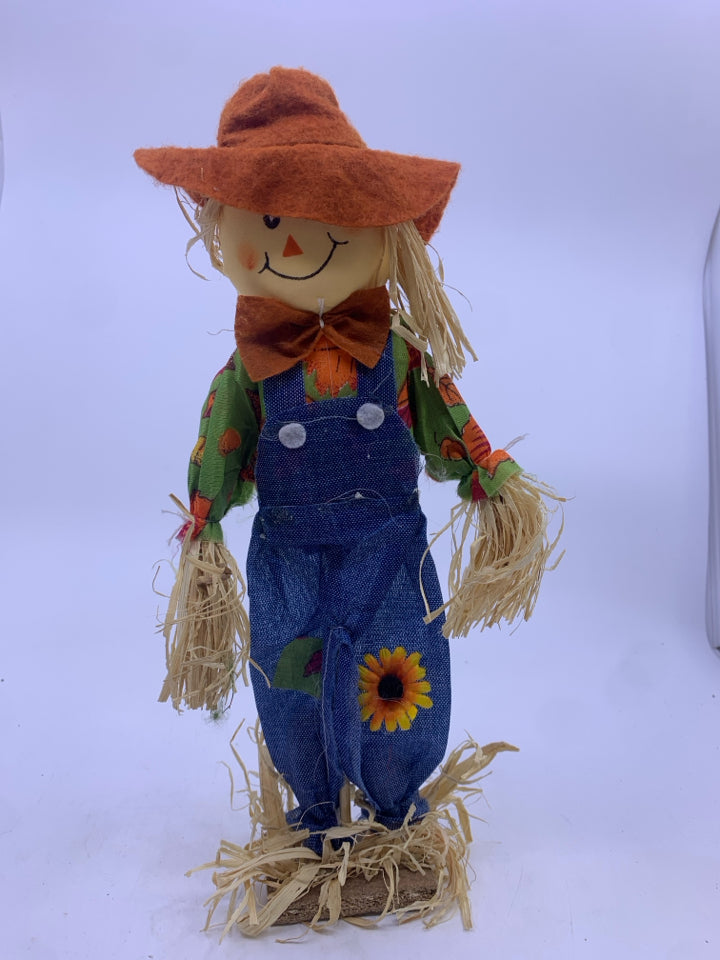 SCARECROW W/ WOOD STAND BLUE STRIPPED OVERALLS.