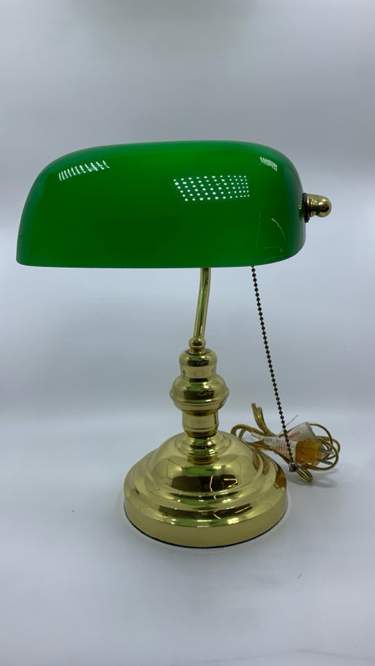 GOLD BANKERS LAMP W/GREEN GLASS SHADE.