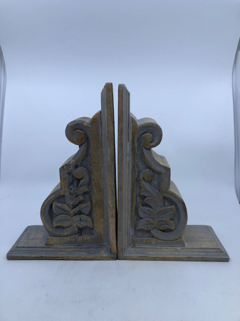 GREY WASHED WOOD CARVED BOOK ENDS.