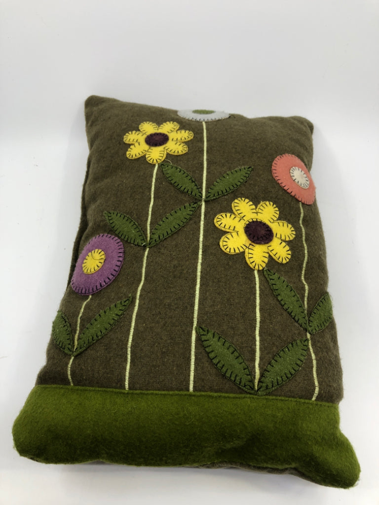 GREEN PILLOW W/ STITCHED FLOWERS.