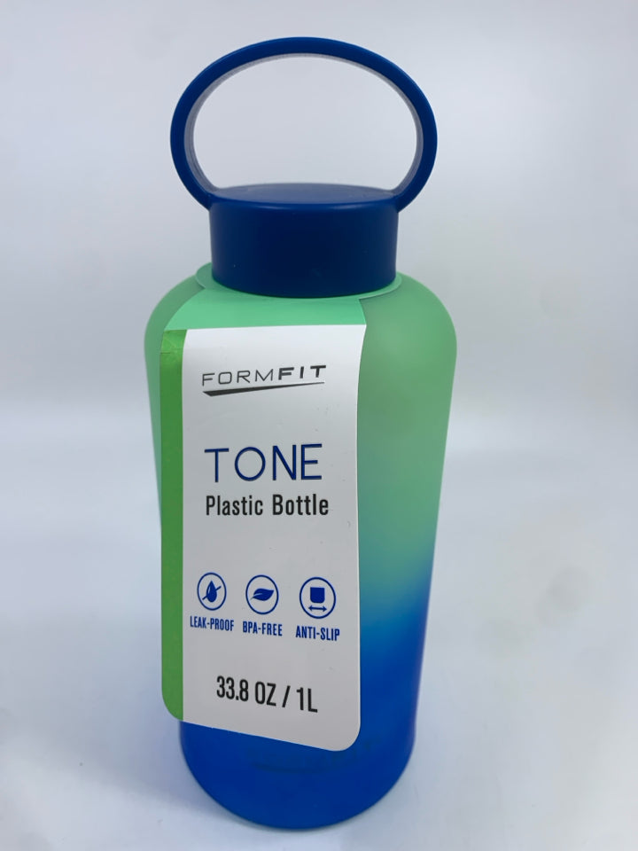 NWT FORMFIT TONE PLASTIC WATER BOTTLE.