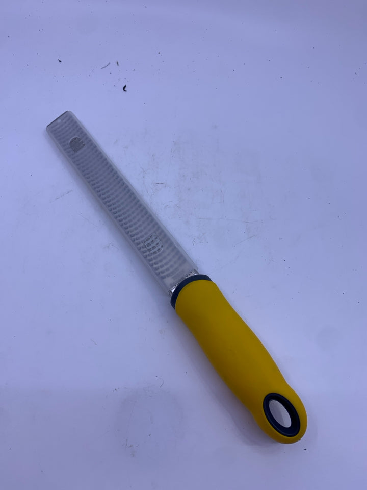 LEMON ZESTER MICROPLANE W COVER.