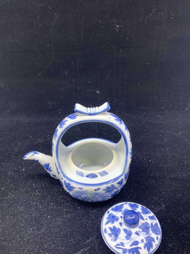 MINI ASIAN STYLE BLUE/WHITE TEA POT.