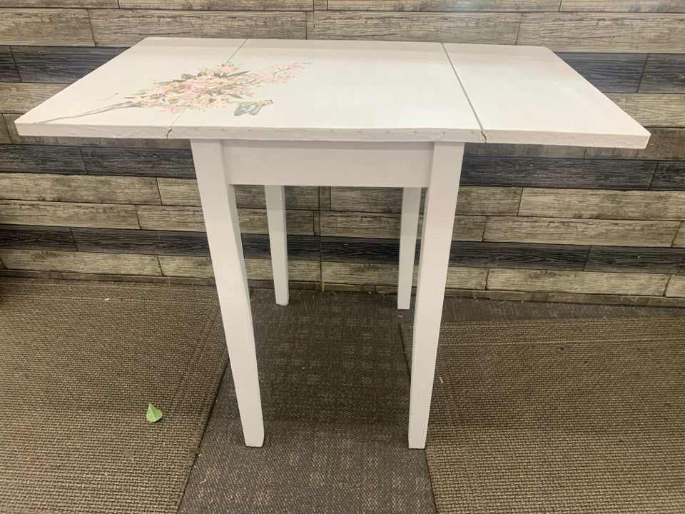 WHITE PAINTED FOLDABLE WING TABLE.