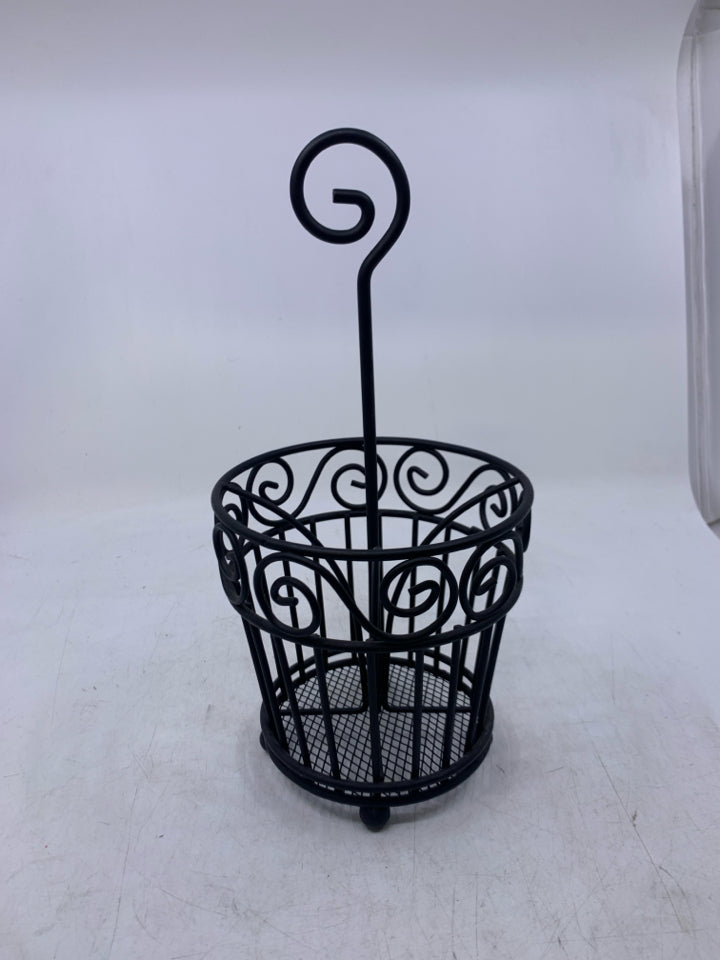 BLACK DIVIDED METAL SERVER W/ HANDLE.