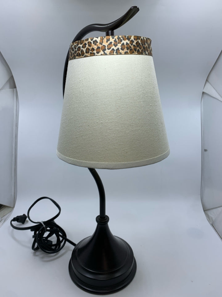 CHEETA STRIPE CURVED TABLE LAMP.