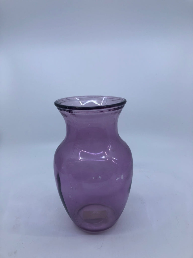 PURPLE GLASS VASE.