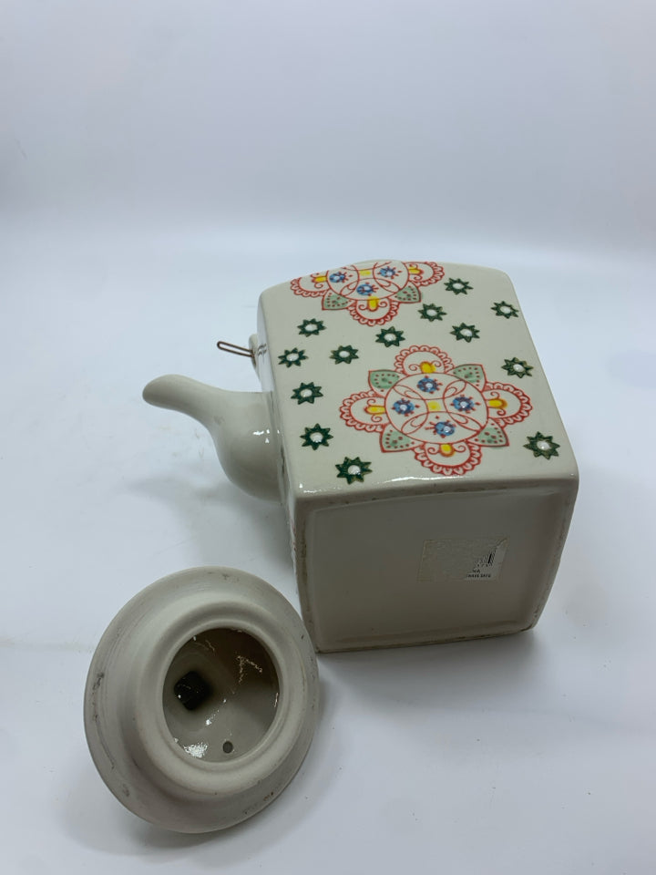 TEA POT W/FLORAL MEDALLION DESIGN+BAMBOO HANDLE.