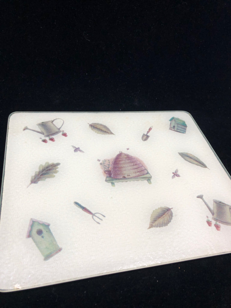 SM GARDENING CUTTING BOARD.