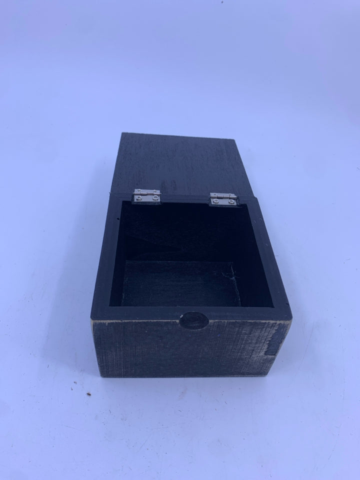 GOOD FRIENDS WOOD BOX W/FLIP LID.