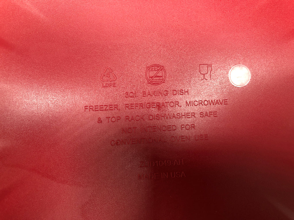 GLASS BAKING DISH W/SILICONE LID.