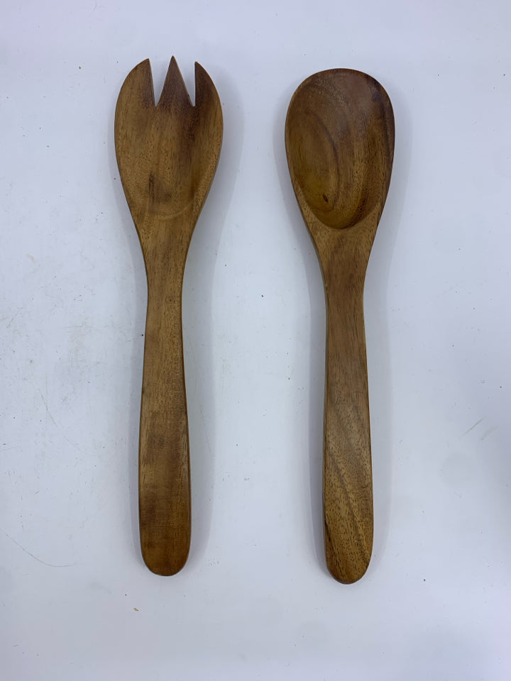 11 PC WOOD BOWL SALAD SET.