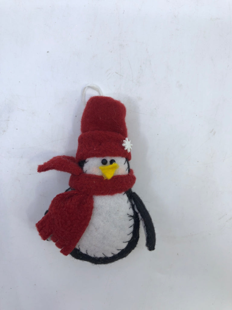 FELT PENGUIN ORNAMNET.