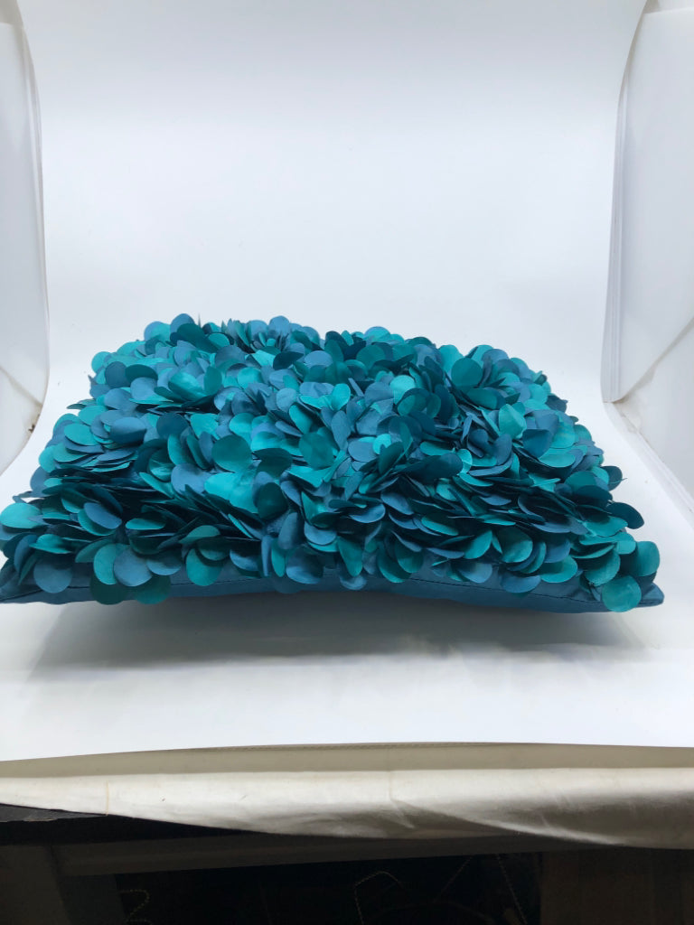 TEAL PILLOW W/PETALS.