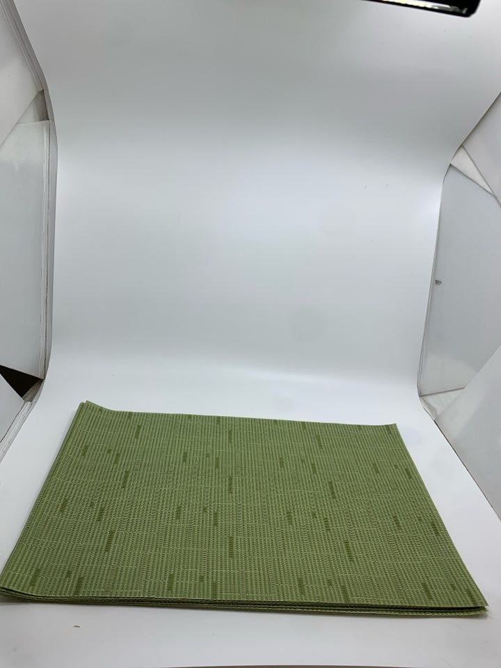 6 GREEN PLASTIC WOVEN PLACEMATS.