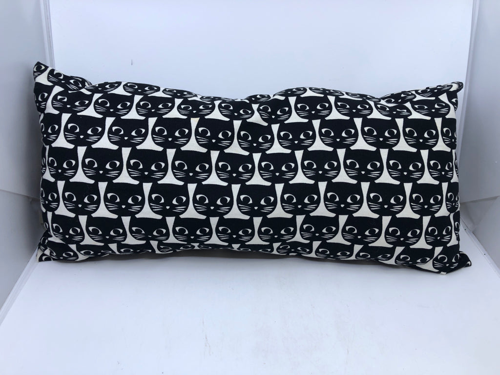 BLACK CAT FACES RECTANGLE PILLOW.