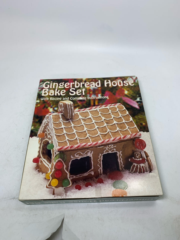IN BOX VTG GINGERBREAD HOUSE BAKE SET.