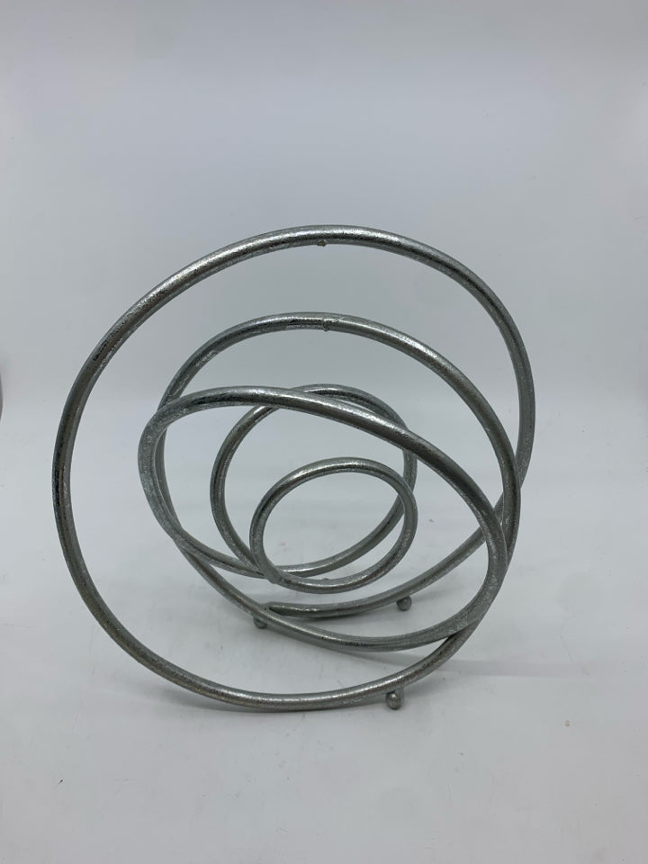 METAL SILVER ROUND CIRCLES TABLE DECOR.