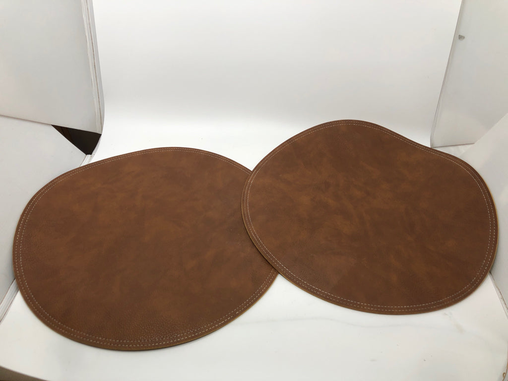 2 FAUX LEATHER ROUND REVERSIBLE PLACEMATS.
