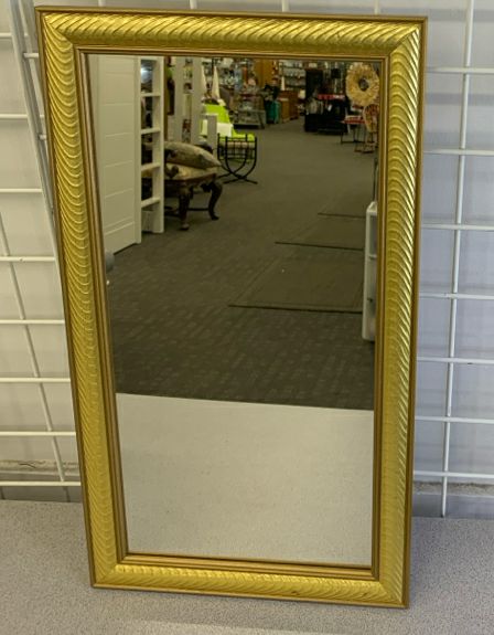 RECTANGULAR GOLD FRAMED MIRROR.