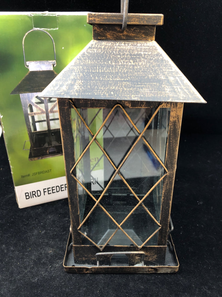 NIB LANTERN STYLE BIRD FEEDER