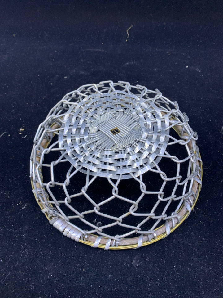 WOVEN METAL BOWL WITH WOVEN RIM.
