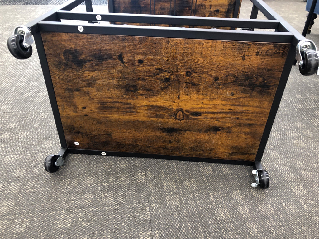 LIGHT WHITE FAUX WOOD/METAL BAR CART.