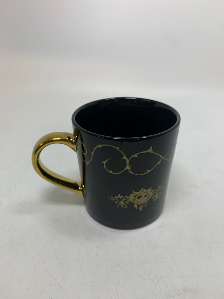 NIGHTMARE BEFORE CHRISTMAS MUG GOLD DETAILS.