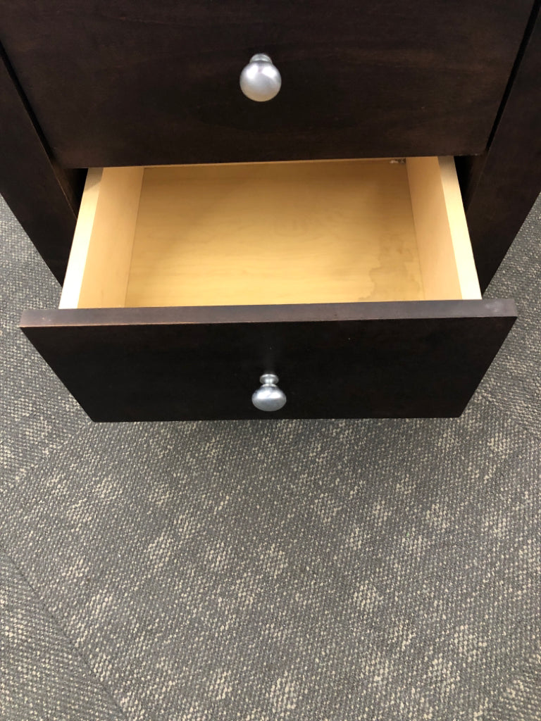 DARK BROWN NIGHTSTAND W/2 DRAWERS & SILVER KNOBS.