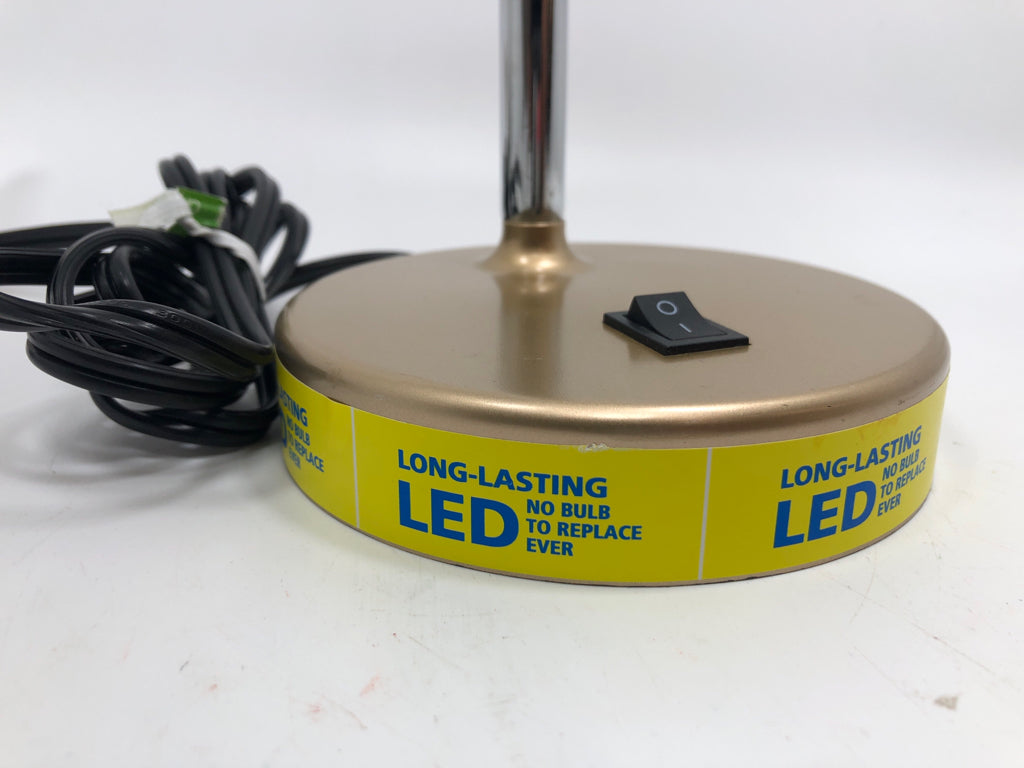 GOLD METAL ADJUSTABLE DESK LAMP.