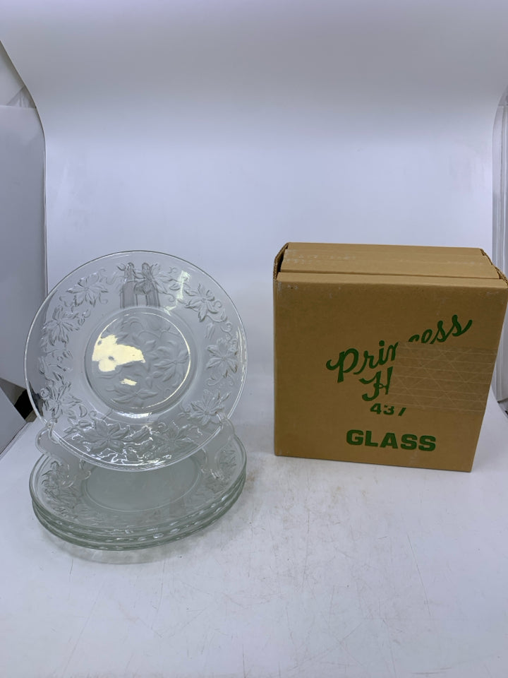 NIB 4 GLASS LUNCH PLATES.