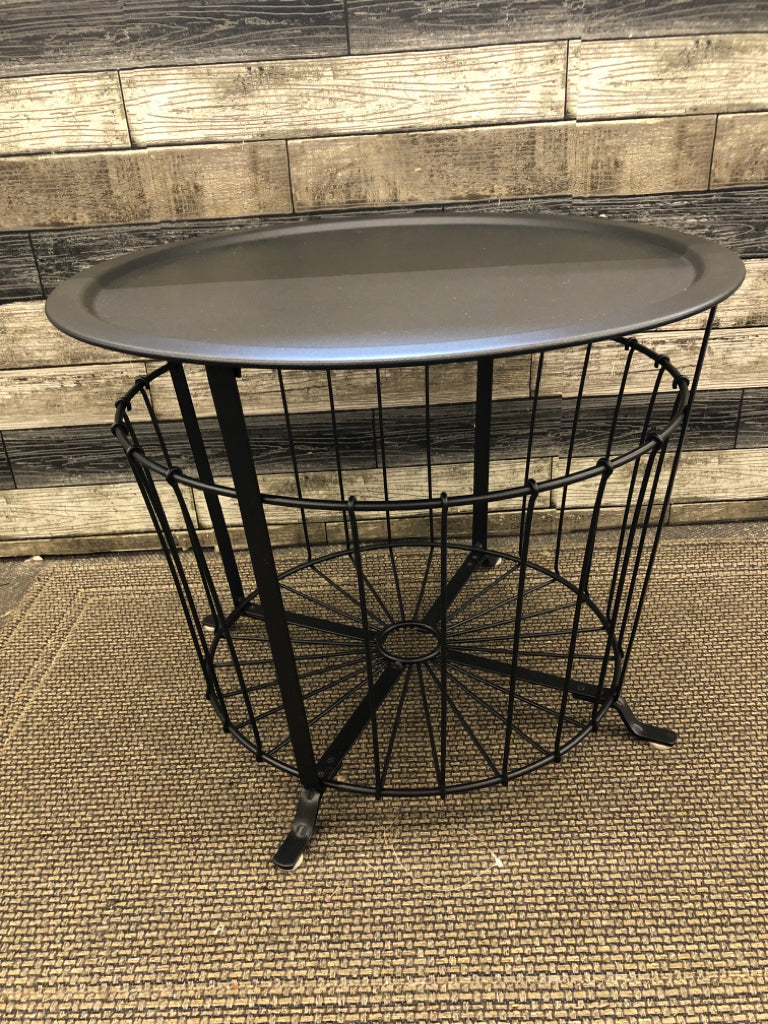 BLACK METAL BASKET SIDE TABLE.