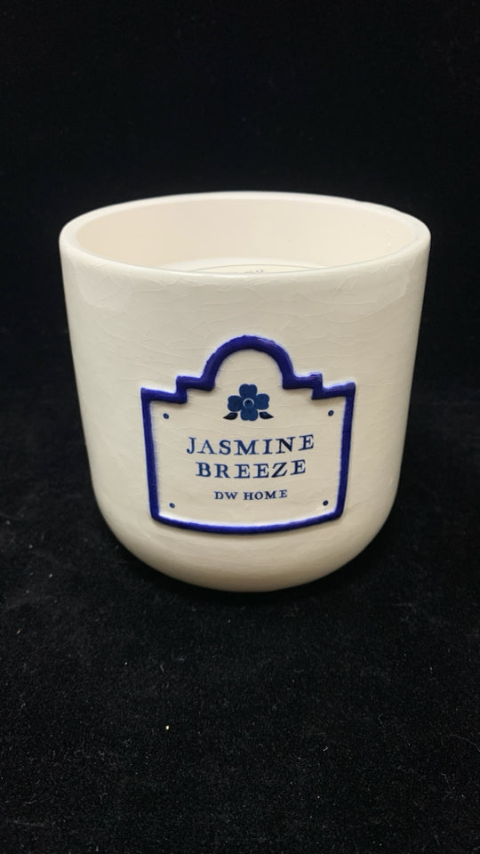 JASMINE BREEZE CANDLE.