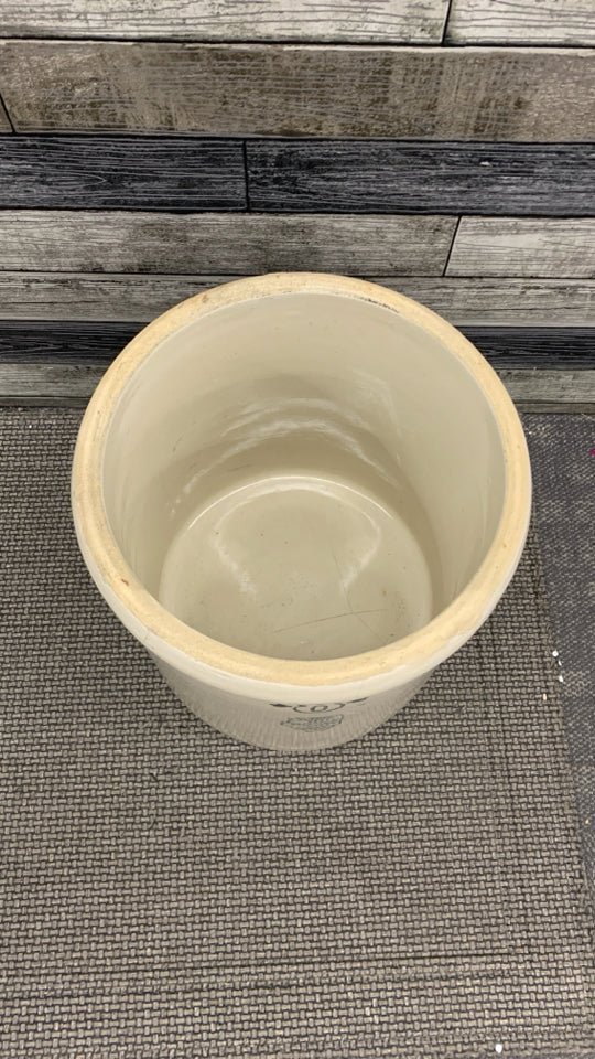 VTG 8 GALLON POTTERY CROCK.