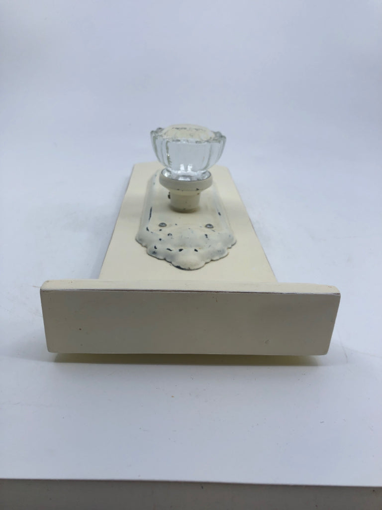 WHITE WOOD FAUX DOOR KNOB WALL HANGING.