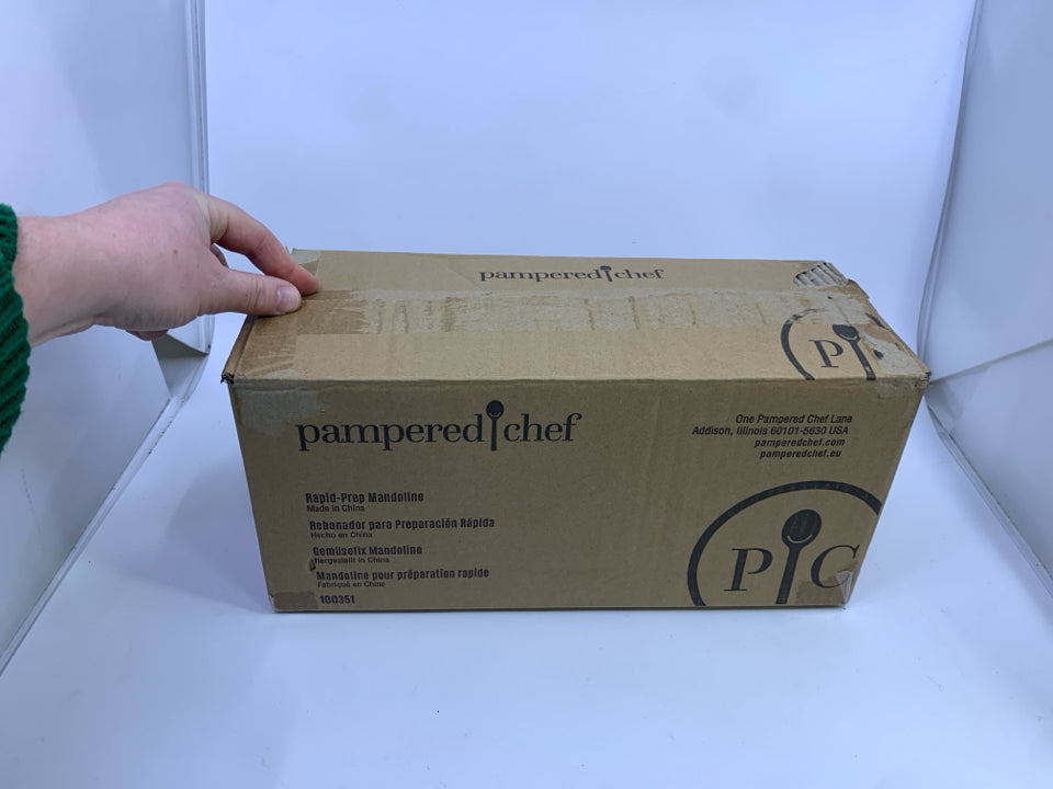 NIB PAMPERED CHEF RAPID PREP MANDOLINE.