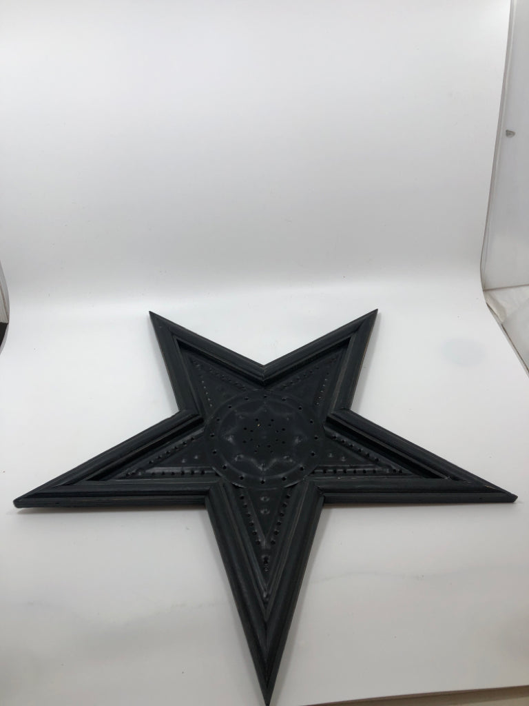 METAL PUNCHED STAR WALL DECOR.