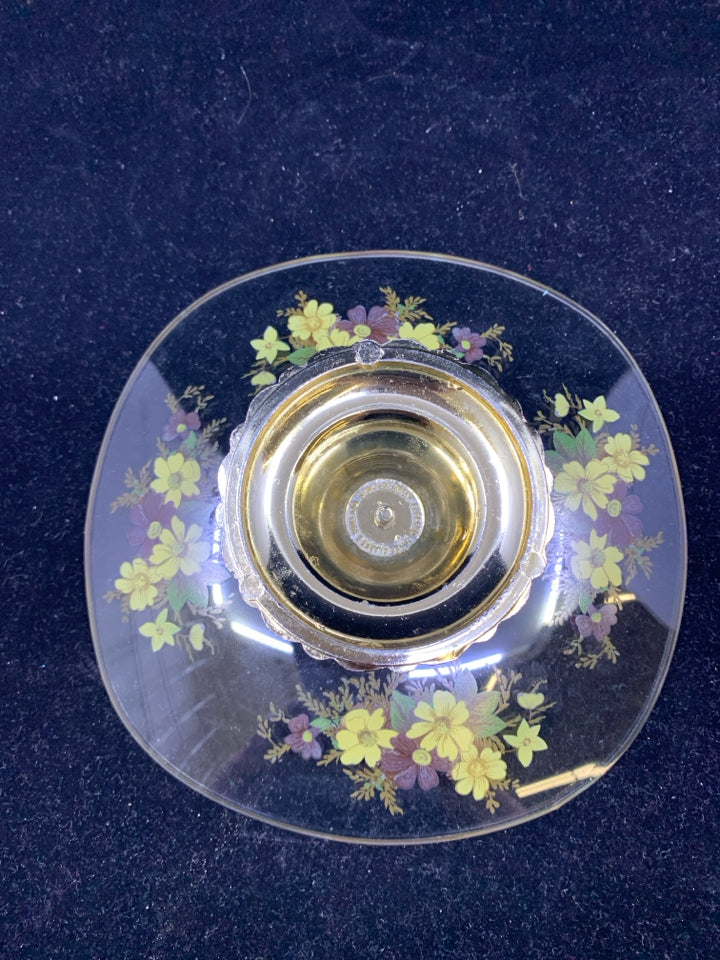 SQUARE YELLOW FLOWERED GLASS SERVING TRAY WITH METAL FOOT.
