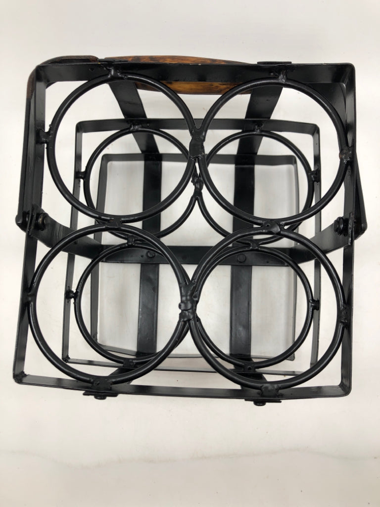BLACK METAL DRINK CADDY W/WOOD HANDLES.