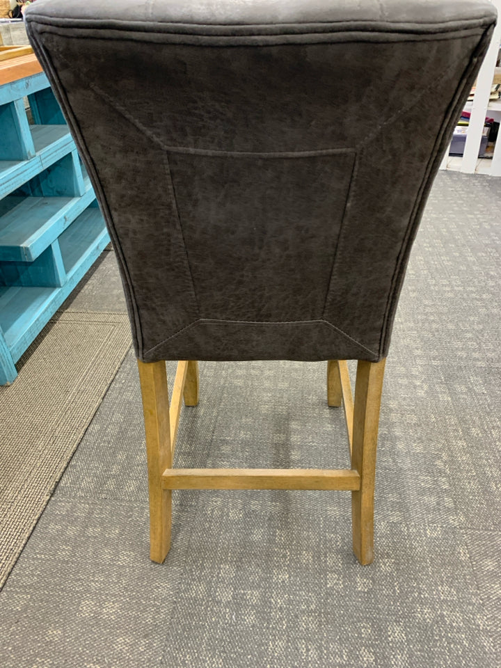 2 GRAY UPHOLSTERED CHAIRS W/WOODEN LEGS.