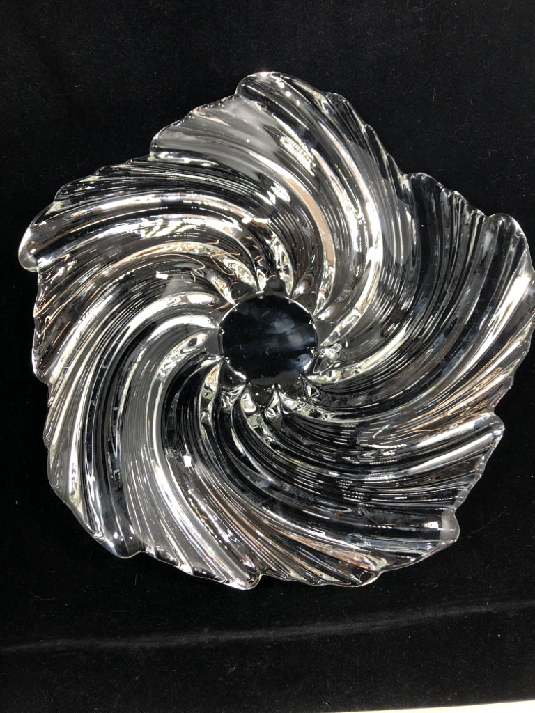 CLEAR SWIRL ART GLASS BOWL.