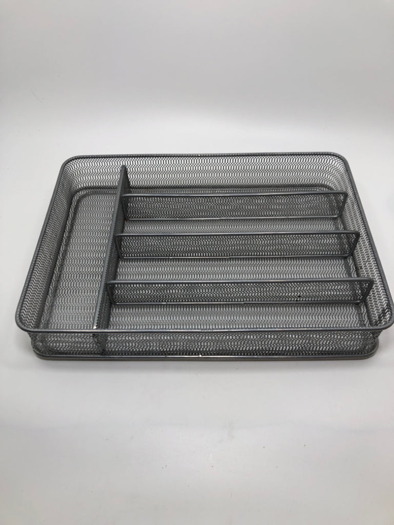 METAL DRAWER ORGANIZER.