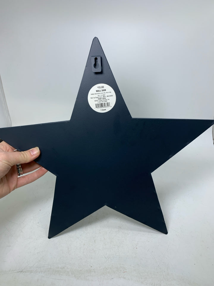 BLUE METAL STAR SHAPED WALL POCKET.