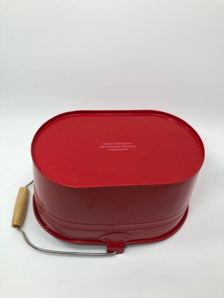 GROVE CO RED BUCKET W/METAL+WOOD HANDLE.