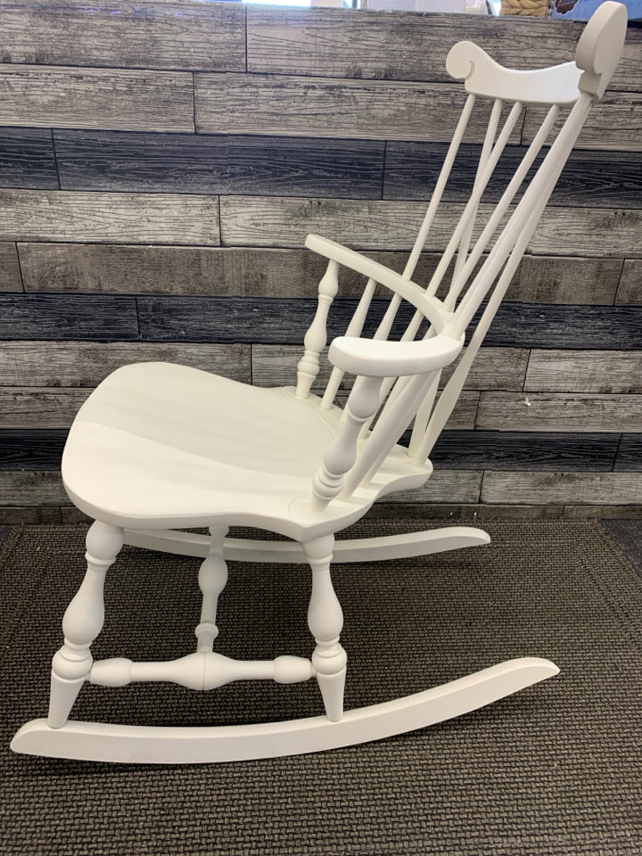 WHITE PAINTED WOOD ROCKING CHAIR.