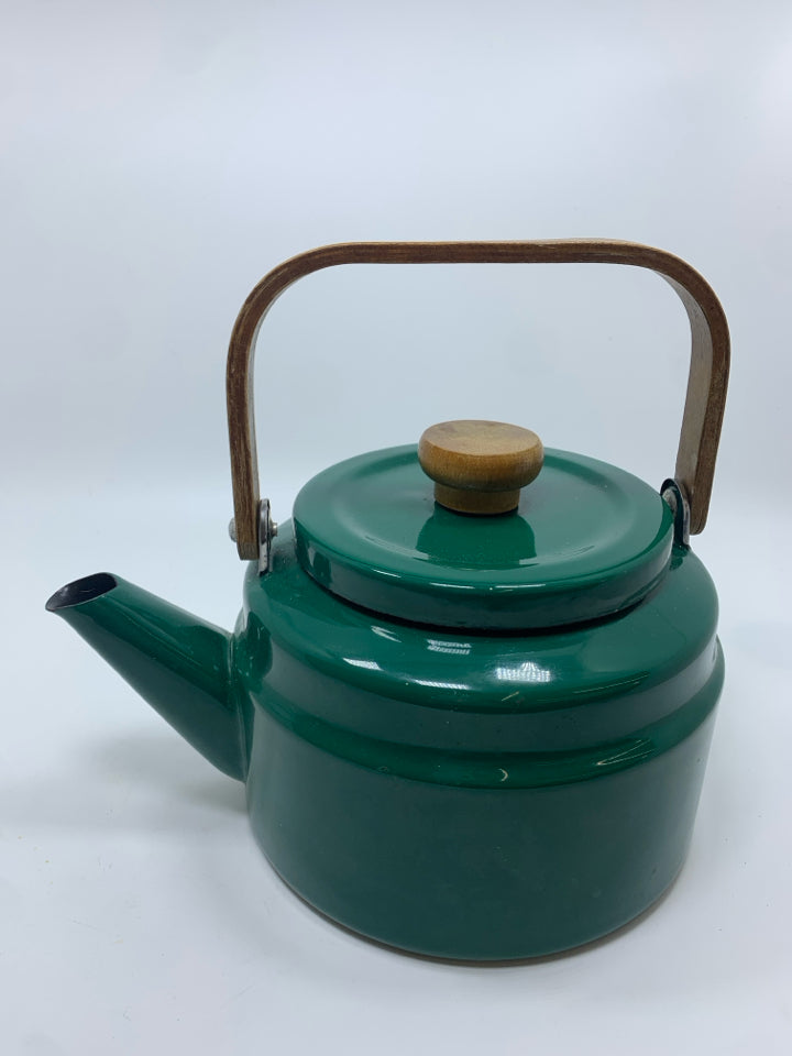 GREEN METAL TEA POT W/WOODEN HANDLE.