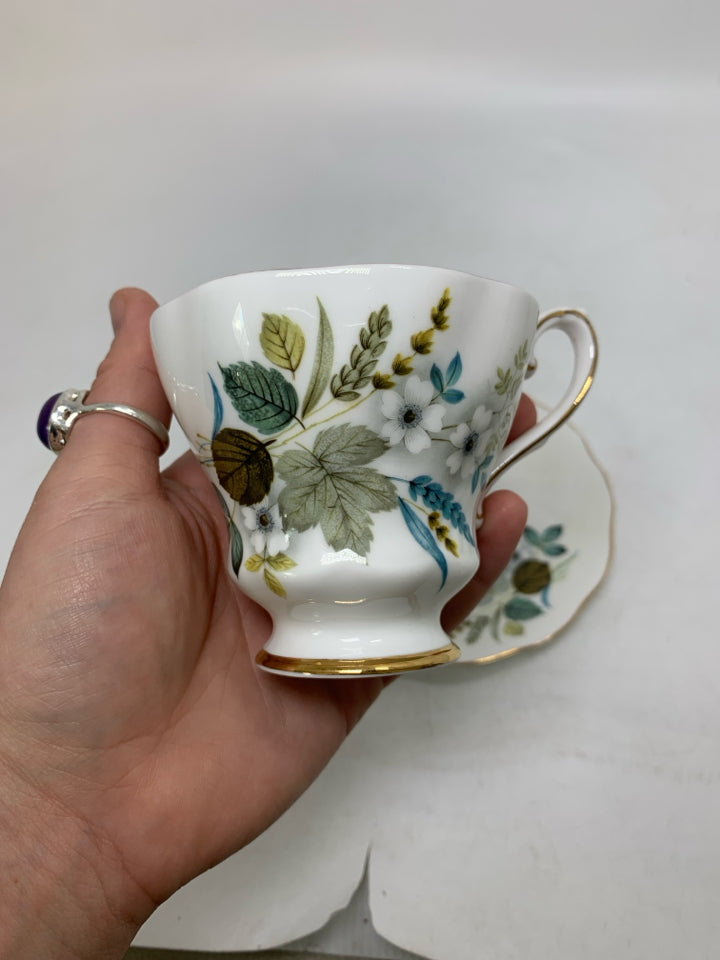 COLORFUL LEAVES W/ WHITE FLOWERS TEA CUP.