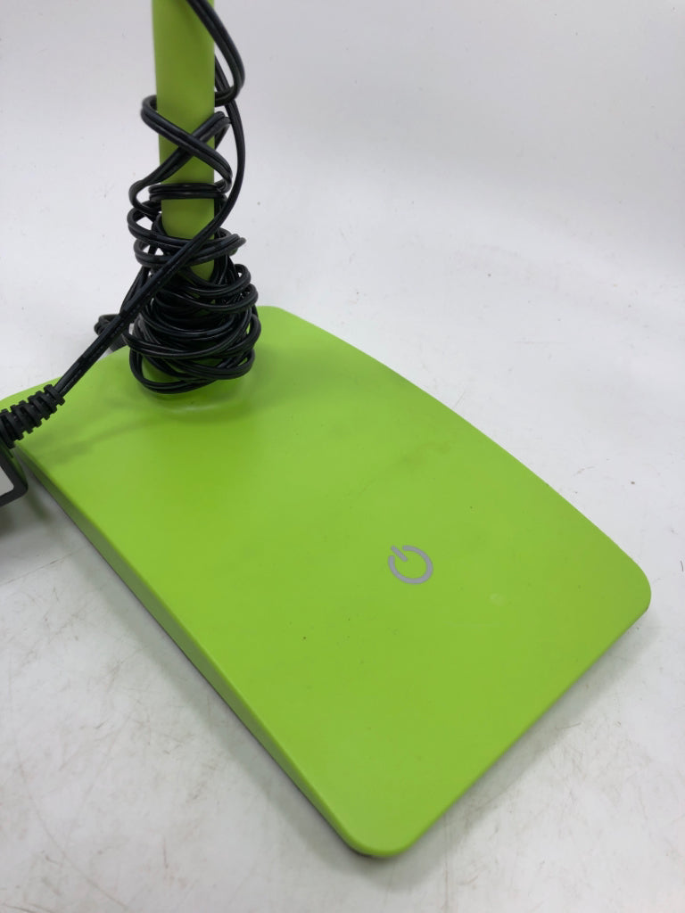 ADJUSTABLE GREEN DESK LAMP.