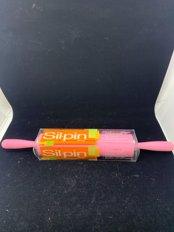 NIP SILPIN PINK SILICONE ROLLING PIN.